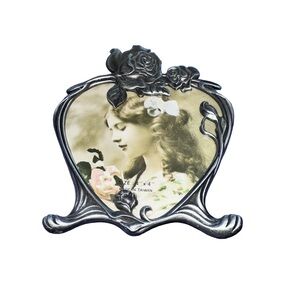 Elegant Silver Heart Shaped Photo Frame with Floral Design